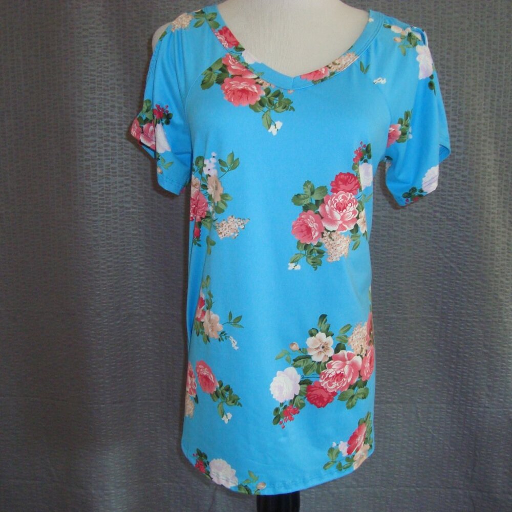 NWT Agnes & Dora Short Sleeve Cold Shoulder Love Top V-neck Front & Back sz S